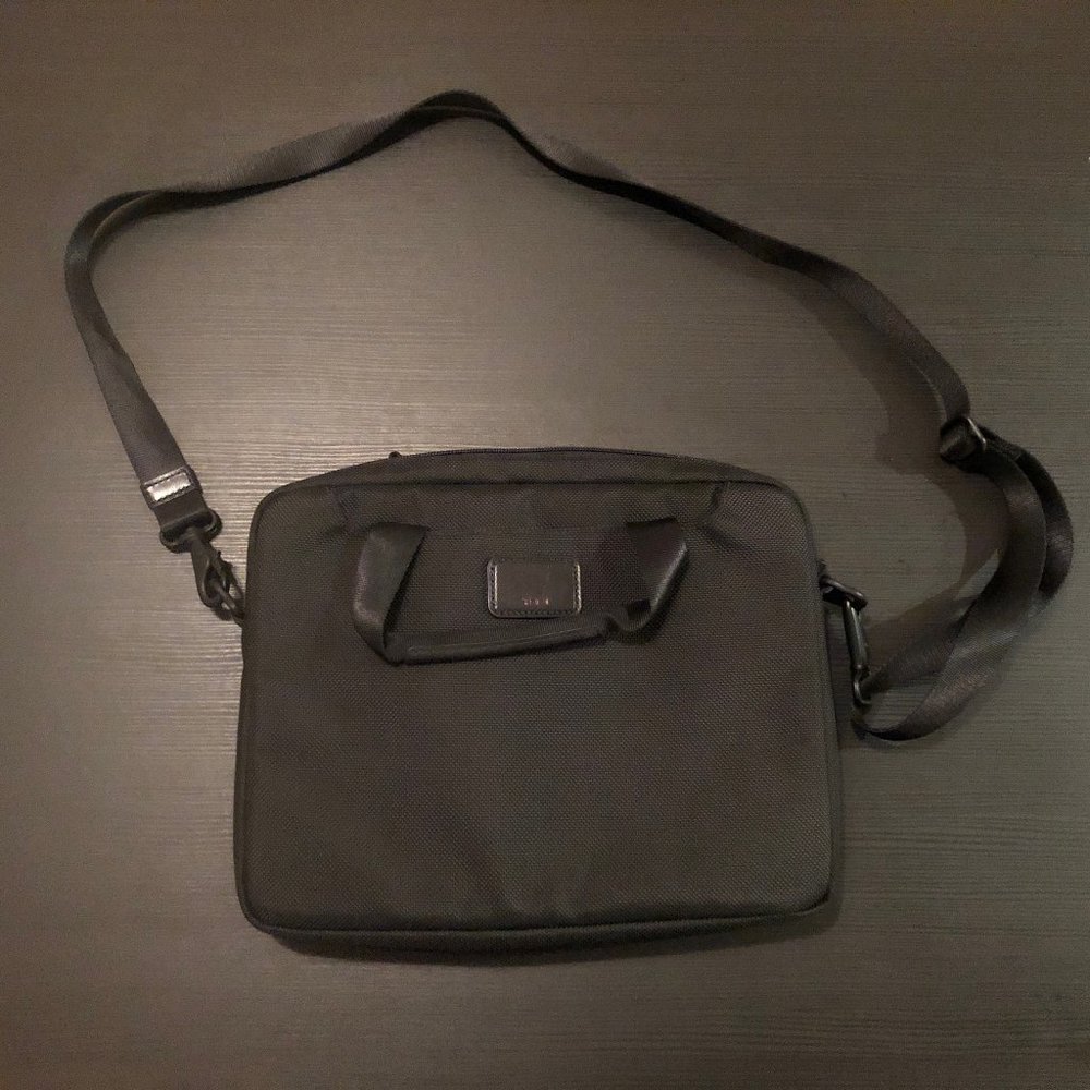 Tumi Shoulder Bag 11” iPad Netbook Black Ballistic